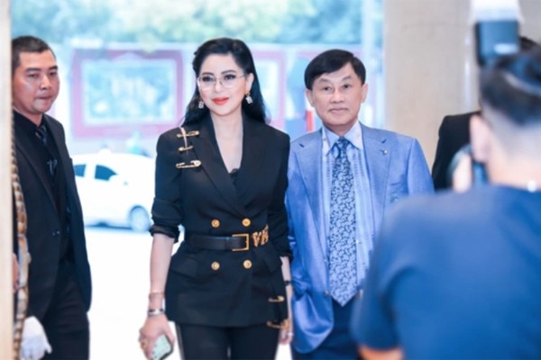 Vẻ đẹp trường tồn theo thời gian của Thủy Tiên 'Vị đắng tình yêu' thập niên 90 - 8