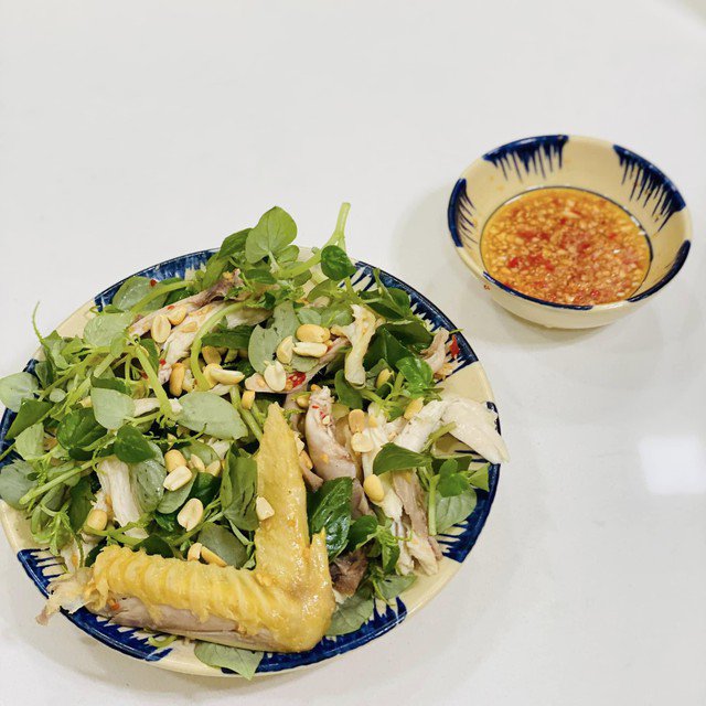 Món gỏi gà rau càng cua dễ làm mà tốt cho sức khỏe. Ảnh: Thanh Huệ