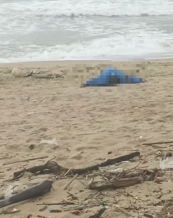 Thi thể được phát hiện sáng 14-12 tại bãi biển Bình Minh, xã Thăng An, TP Đà Nẵng