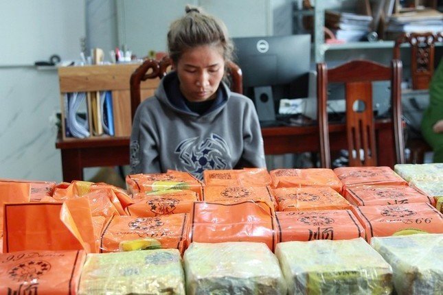 Bounhak Souli Nhong bị bắt cùng chiếc vali có gần 30kg ma túy.