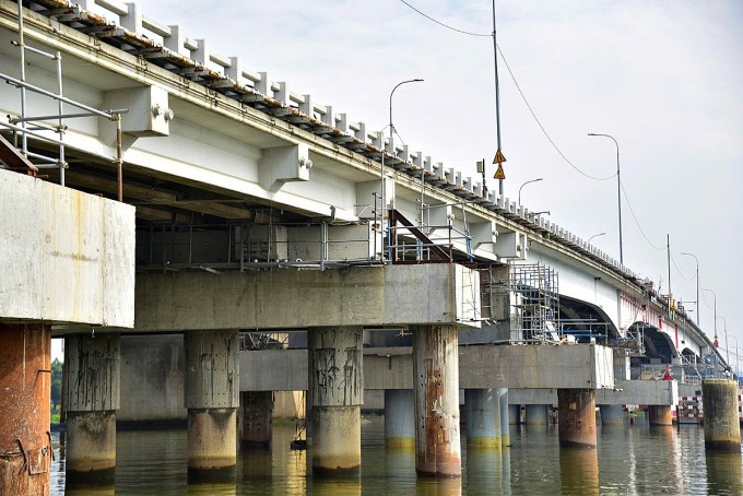 Cầu Bình Phước 1 hoàn tất kích nâng thêm 1,25 m, trưa 14/12. Ảnh: Giang Anh