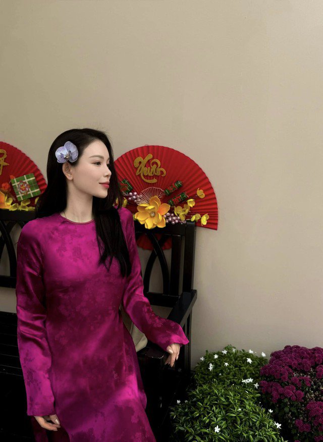 Linh Rin là con dâu thứ của tỉ phú Johnathan Hạnh Nguyễn. Trong đám cưới của Tiên Nguyễn, cũng như Tăng Thanh Hà, sự xuất hiện của cô nhận được quan tâm của công chúng vì phong cách thời trang thanh lịch, nhan sắc thu hút.