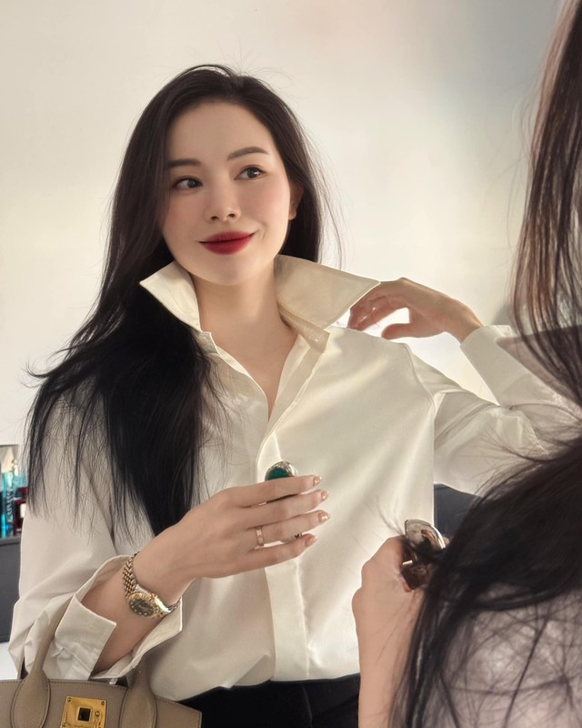 Được biết kể từ khi lấy chồng hào môn, Linh Rin ít khi chia sẻ cuộc sống cá nhân trên MXH. Tuy nhiên, mỗi lần xuất hiện, người đẹp đều có nhan sắc tươi trẻ, xinh đẹp.