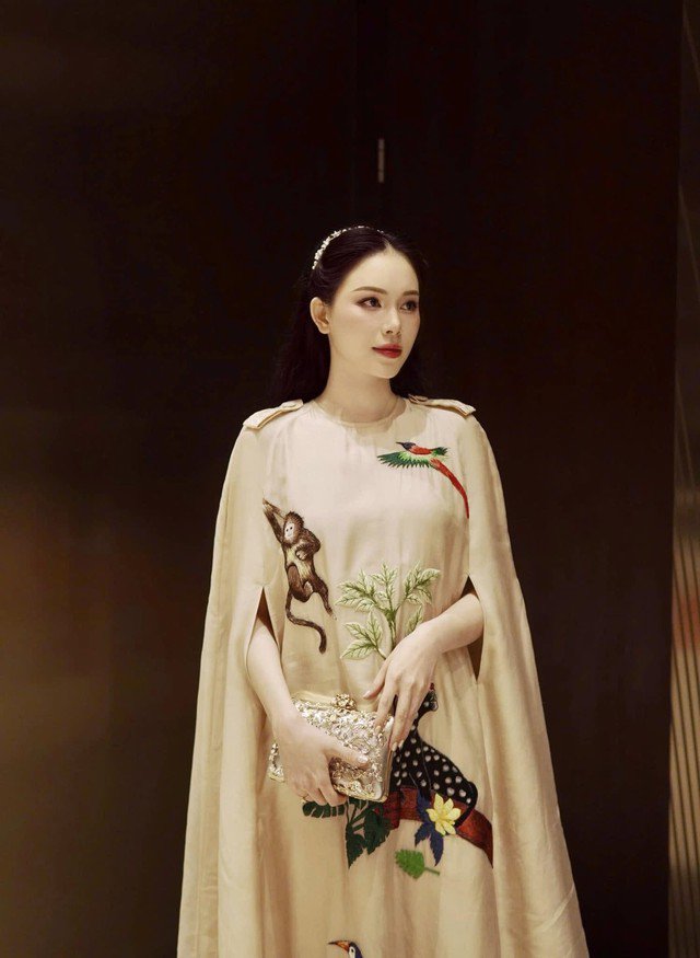 Ngoài gu thời trang sang chảnh xứng danh con dâu "ông vua hàng hiệu", Linh Rin còn có sắc vóc được bảo dưỡng theo thời gian.