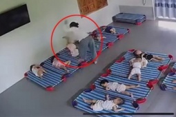 Xách ngược chân trẻ đánh dã man, chủ nhóm trẻ 'Con cưng' lĩnh 9 tháng tù