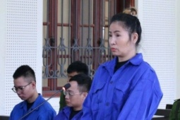 Bí mật trong chiếc vali đen của người phụ nữ ngoại quốc