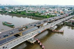 Cầu nặng 9.000 tấn qua sông Sài Gòn được nâng cao hơn một mét