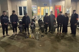 Cảnh sát 141 phát hiện nhóm đối tượng tàng trữ 2 khẩu súng cùng nhiều dao kiếm