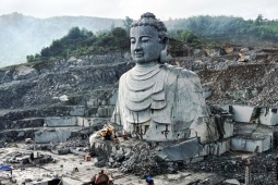 Cận cảnh thi công tượng Phật khổng lồ ở Đà Nẵng, gần 10 năm chưa hoàn thành