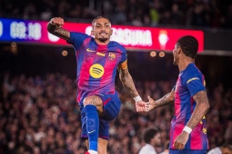 Barcelona hơn Real Madrid 7 điểm: Fan chế giễu HLV Alonso "ở lại đi"