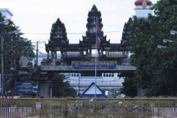 Campuchia đóng cửa biên giới, Thái Lan &quot;tiếp tục hành động quân sự&quot;