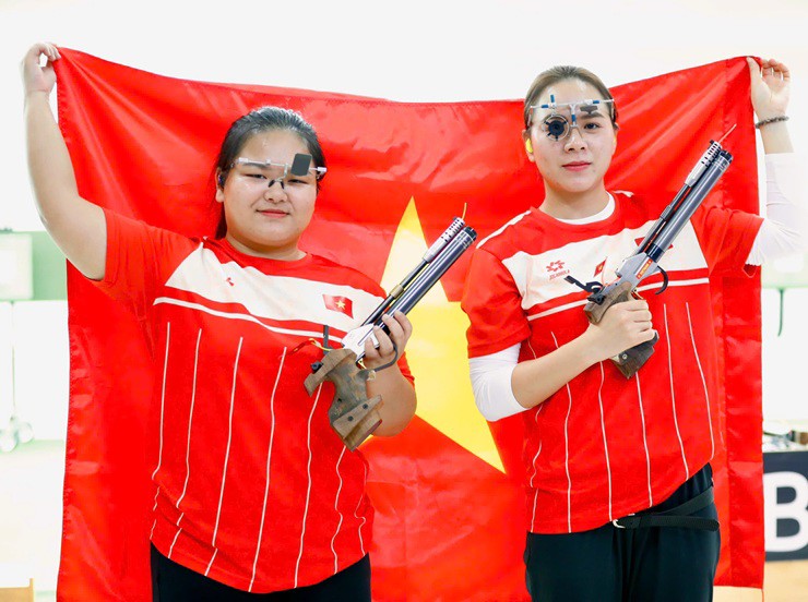 Trịnh Thu Vinh lập cú đúp HCV