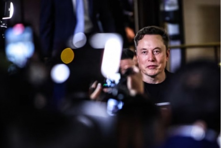 Ông Trump ra đòn với “trọng tài” Phố Wall: Elon Musk hưởng lợi lớn