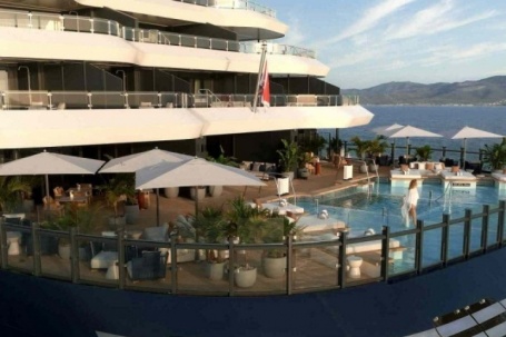 Khách sạn 5 sao trên thế giới kiếm tiền thế nào?