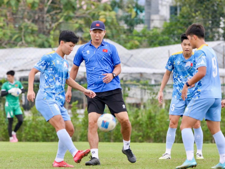 HLV Kim Sang Sik cho U22 Việt Nam tập gì trước bán kết SEA Games? - 4