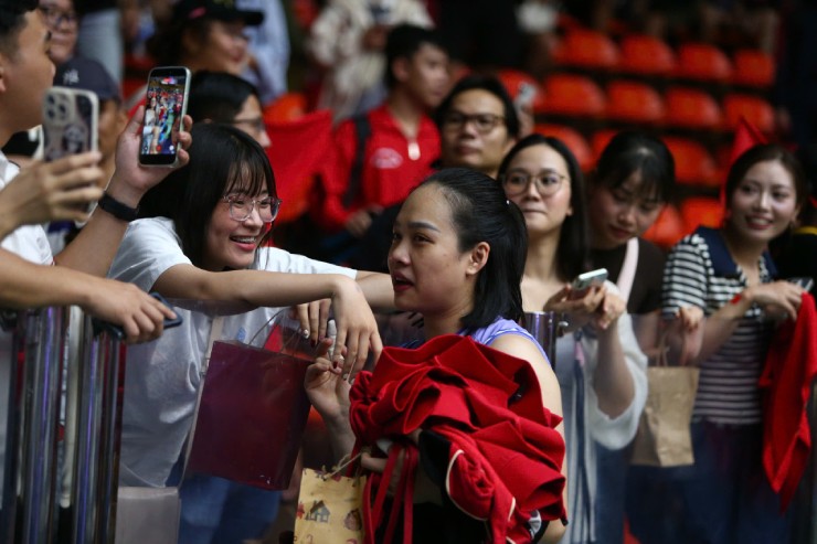 Chuyền hai Kim Thoa cũng nhận nhiều tình cảm từ khán giả 