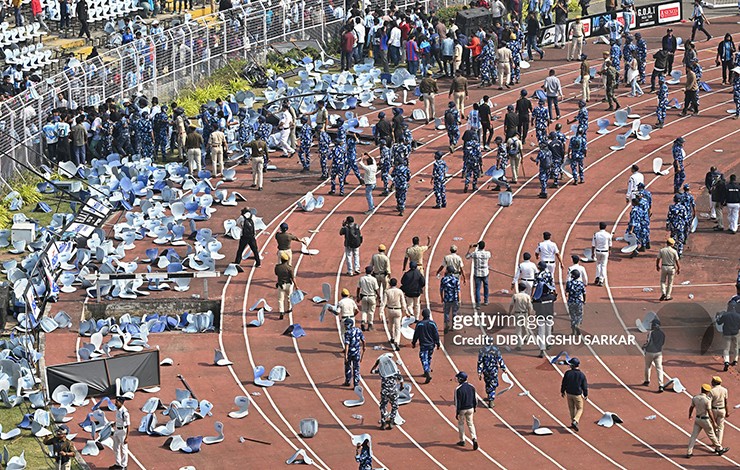Cảnh hỗn loạn trên sân khiến Messi phải rời đi sớm vì lo ngại an ninh