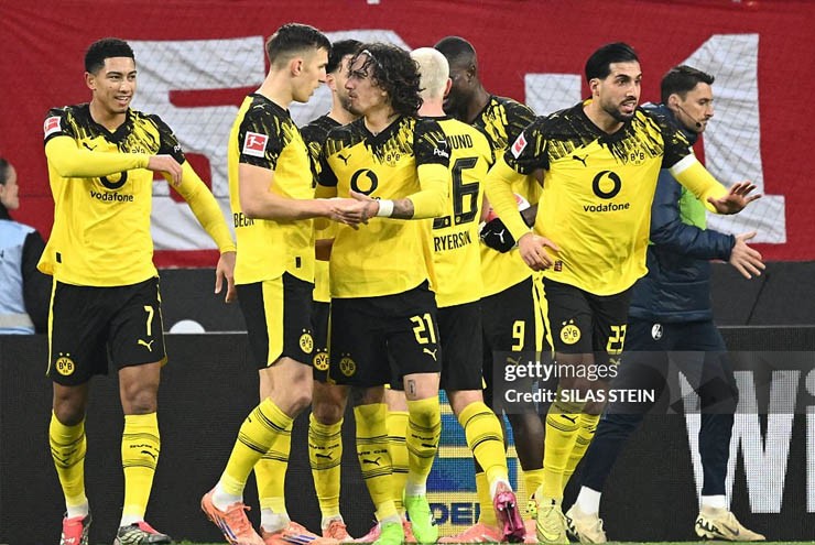 Dortmund chơi tốt hơn Freiburg trong hiệp một