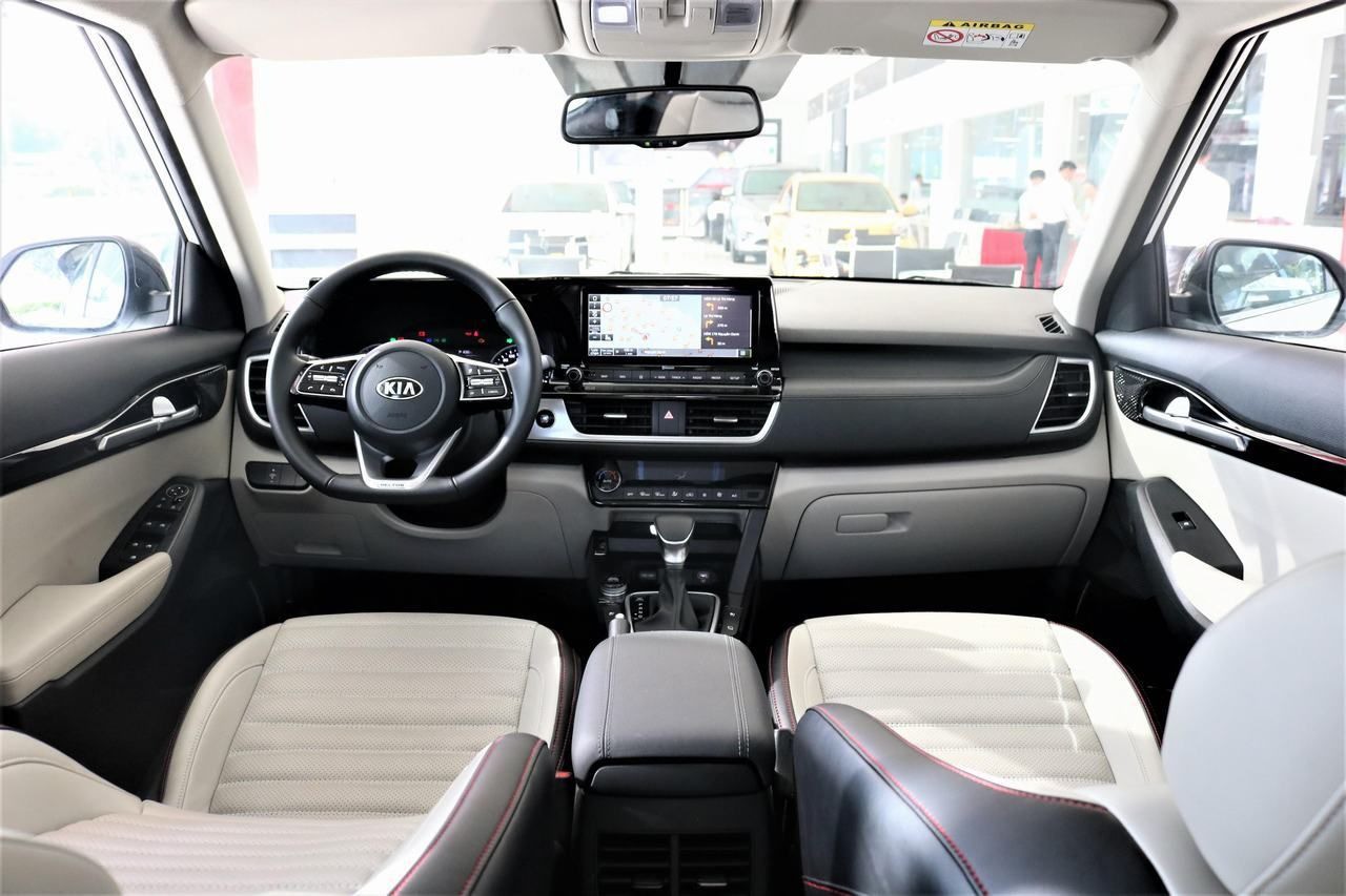 Không gian cabin thân thiện với người lái.