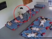 Xách ngược chân trẻ đánh dã man, chủ nhóm trẻ 'Con cưng' lĩnh 9 tháng tù