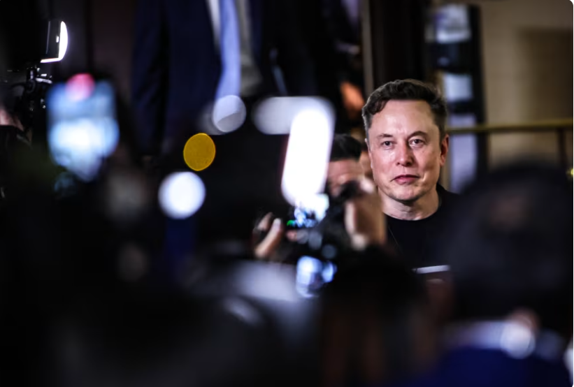 Ông Trump ra đòn với “trọng tài” Phố Wall: Elon Musk hưởng lợi lớn - 1