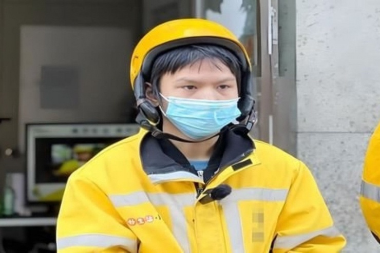 Chàng shipper Trung Quốc kiếm tiền tỷ được netizen chia sẻ những ngày qua.