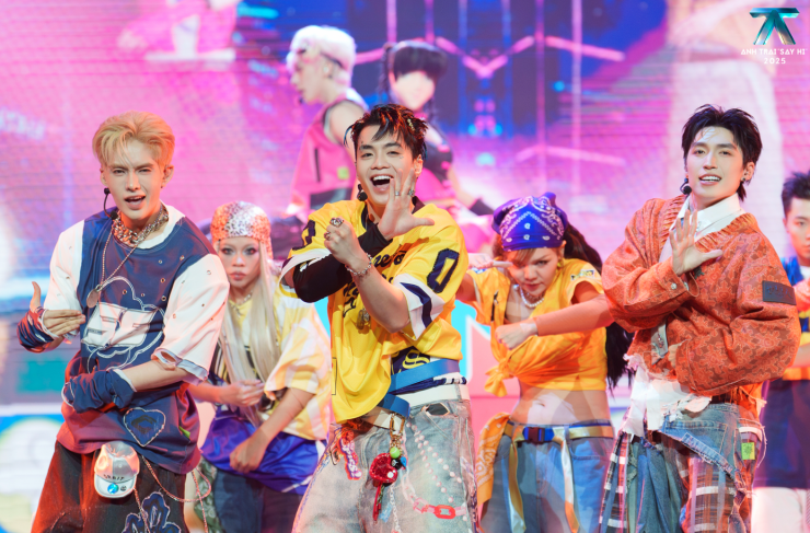 Bước sang Live Stage 2, Negav đảm nhận vai trò đội trưởng với Đa nghi, dẫn dắt Cody Nam Võ, Hải Nam và Dillan Hoàng Phan. Không chọn lối an toàn, anh xây dựng sân khấu mang concept quán net đầu những năm 2000, lấy cảm hứng từ văn hóa Y2K và game Audition. Nhiều khán giả đánh giá đây lựa chọn vừa hoài niệm, vừa mạo hiểm.