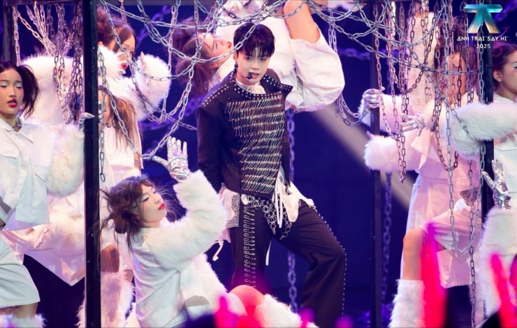 Tại Live Stage 3, Negav là thành viên trong team CongB, mang đến Đoạn kịch câm. Đây là một trong những tiết mục được đánh giá cao nhất mùa giải về tính nghệ thuật. Lựa chọn phong cách Pop - Funk - House, kết hợp không khí ma mị và tinh nghịch, Negav cho thấy sự sẵn sàng thử nghiệm và làm mới bản thân.