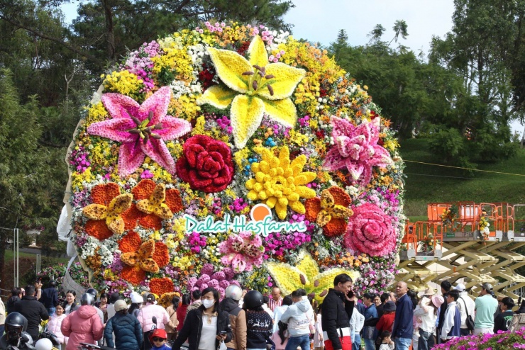 Check in 'cạn pin' với bó hoa ở Đà Lạt nặng 10 tấn, to nhất Việt Nam - 8