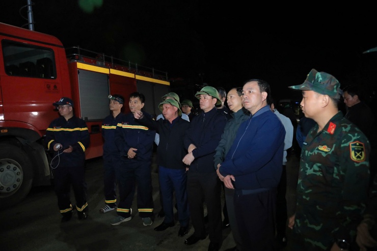 Hiện trường vụ sạt lở kinh hoàng trên QL6 qua Phú Thọ khiến 3 người chết - 6