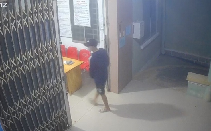 Kẻ cướp sắm vai bệnh nhân vào Trạm Y tế Vạn Thạnh.