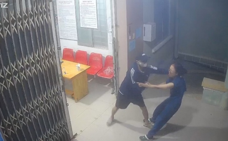 Vờ hỏi mua thuốc hạ sốt rồi khống chế nữ nhân viên trạm y tế, cướp tài sản - 3