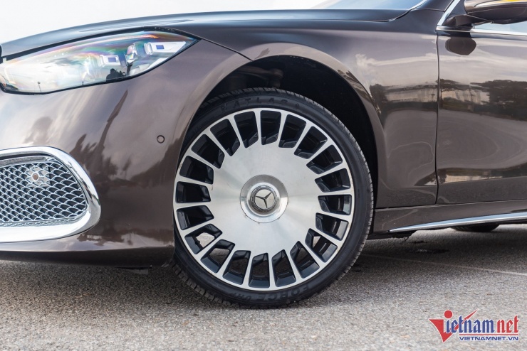 Thợ Việt 'biến' Mercedes-Benz S 500 đời 2010 thành Maybach 2025 giá 15 tỷ - 16