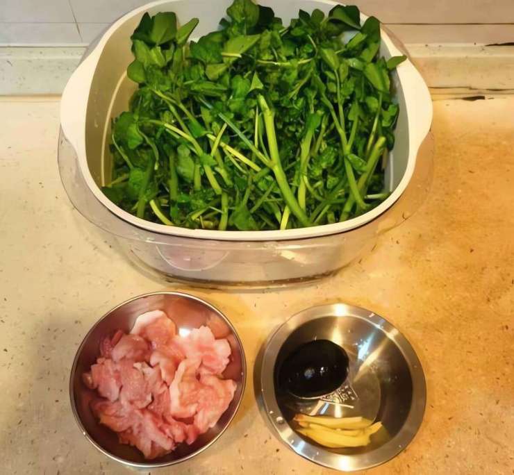 Loại rau mùa đông tươi mát, giúp dưỡng ẩm cho da khô, bổ máu, tăng cường miễn dịch, nấu canh rất thơm - 3