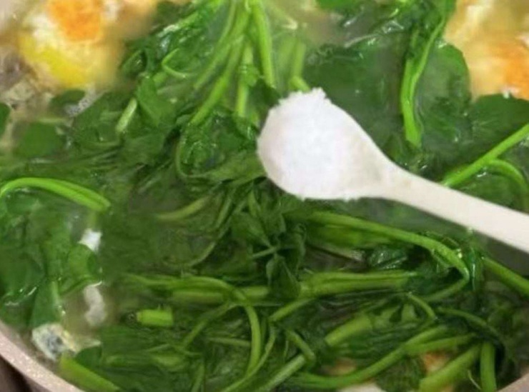 Loại rau mùa đông tươi mát, giúp dưỡng ẩm cho da khô, bổ máu, tăng cường miễn dịch, nấu canh rất thơm - 8