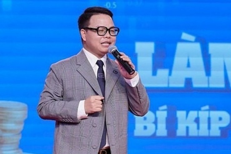 'Mr Hunter' Lê Khắc Ngọ bị dẫn độ về Việt Nam