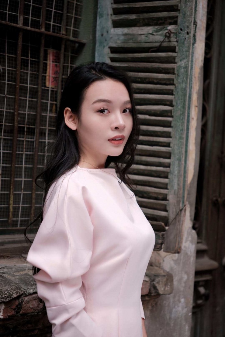 Thanh Thư sinh năm 2003 đến từ Thanh Hóa. Cô tốt nghiệp Đại học Kinh tế - Đại học Quốc gia Hà Nội.