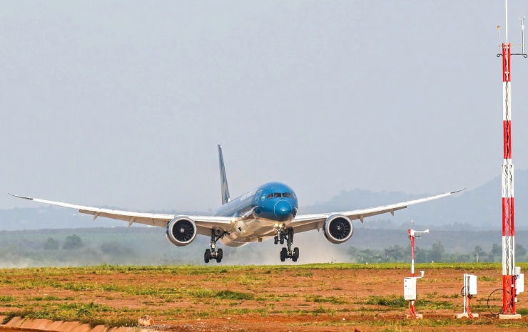 Boeing 787 Dreamliner đáp xuống sân bay Long Thành - 4
