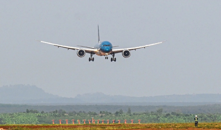 Boeing 787 Dreamliner đáp xuống sân bay Long Thành - 3