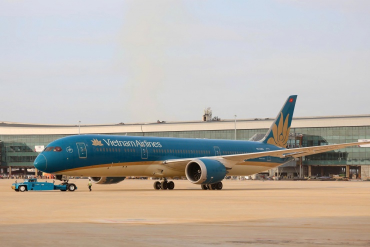 Boeing 787 Dreamliner đáp xuống sân bay Long Thành - 8