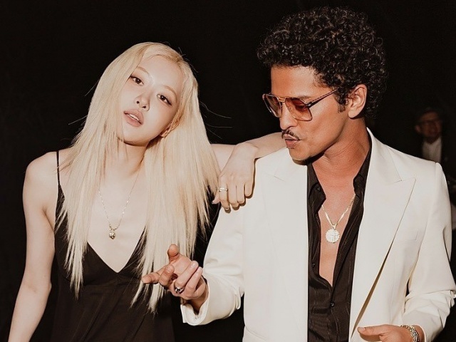 Tình bạn của Rosé và Bruno Mars