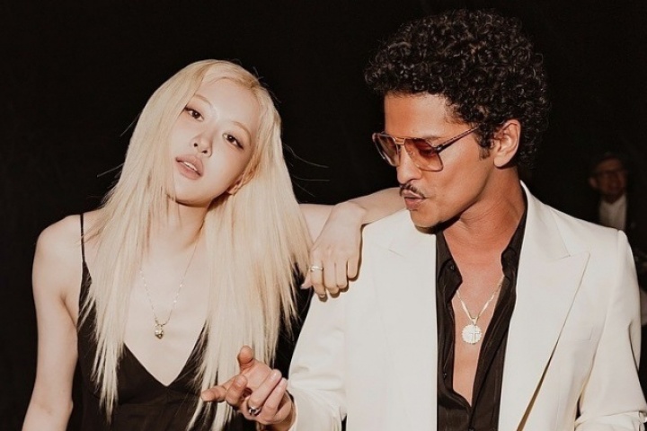 Tình bạn của Rosé và Bruno Mars