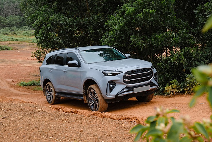 10 mẫu ô tô bán chậm nhất thị trường Việt Nam tháng 11/2025