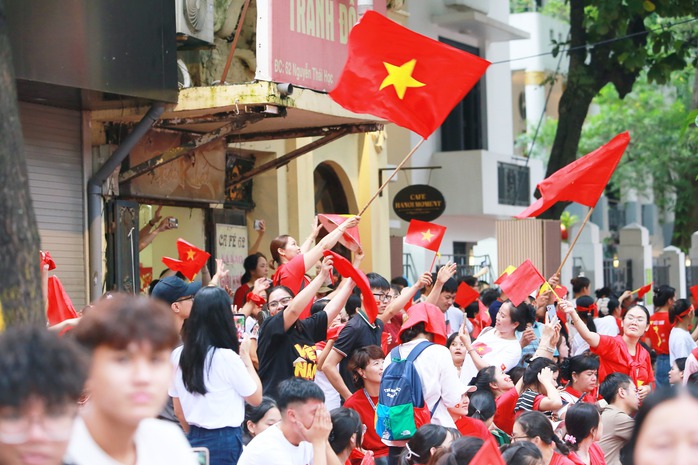 Dịp Quốc khánh 2-9, Đảng và Nhà nước cũng đã quyết định tặng quà tới toàn thể nhân dân, với mức 100.000 đồng/người