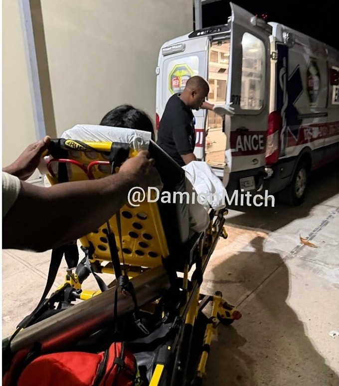 Cô được đưa tới bệnh viện để tiếp tục điều trị.