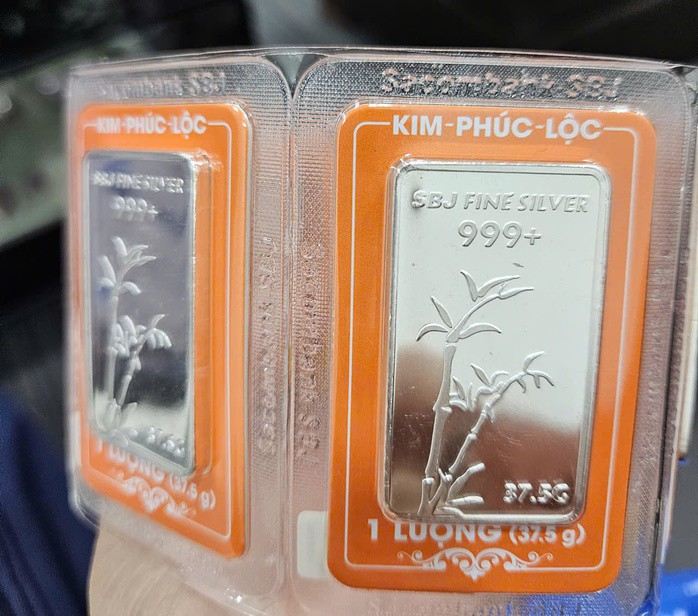 Giá bạc hôm nay biến động mạnh nhưng vẫn đang ở vùng đỉnh lịch sử