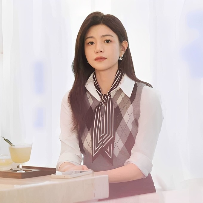 Trần Nghiên Hy kết hôn với diễn viên Trần Hiểu vào năm 2016 sau khi hợp tác trong Thần điêu đại hiệp. Đầu năm 2025, cặp sao thông báo ly hôn sau gần 9 năm chung sống, hiện duy trì mối quan hệ văn minh và cùng chăm sóc con chung. Ảnh: Weibo