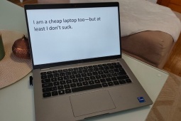 Sự thật phũ phàng phía sau những chiếc laptop "rẻ bất ngờ"