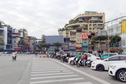 Hơn 1.800 camera AI tại Hà Nội vận hành: Tài xế dừng đèn đỏ 'thẳng như kẻ chỉ'