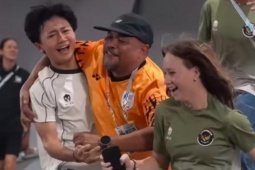 Kỳ lạ SEA Games: HLV Malaysia vỡ òa ăn mừng khi VĐV Indonesia giành HCV